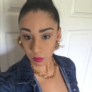 Meet your Posher, Daniela